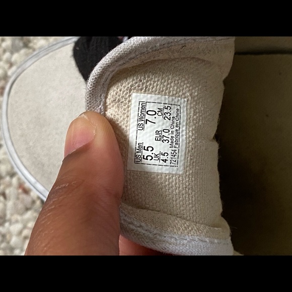 Vans - Picture 5 of 5